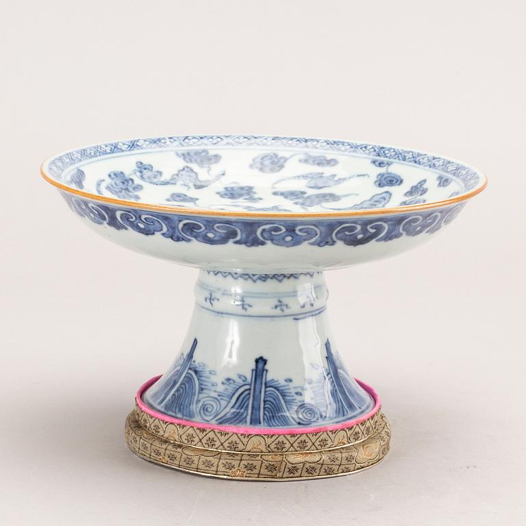 A blue and white tazza, Qing dynasty, 19th Century.