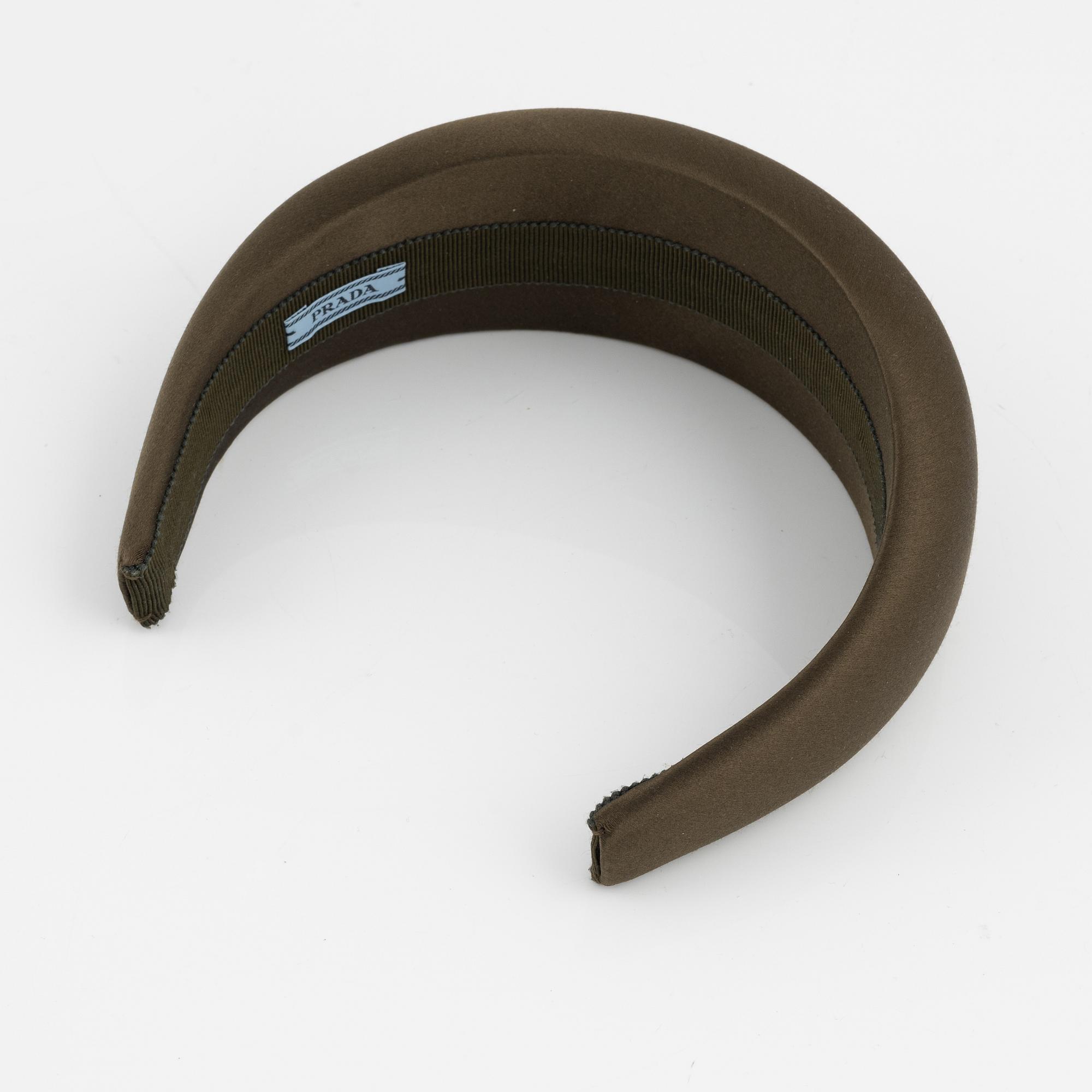 Prada A green satin headband. Bukowskis