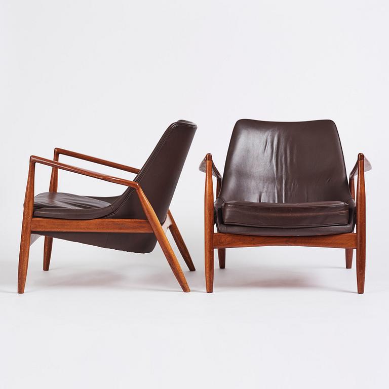 Ib Kofod-Larsen, a pair of "Sälen" dark brown leather chairs, Olof Perssons Fåtöljindustri (OPE), Jönköping.