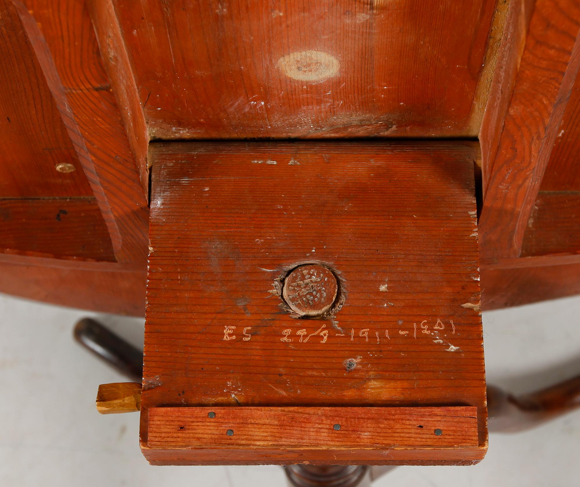 FÄLLBORD, alrot, 1800-talets första hälft.