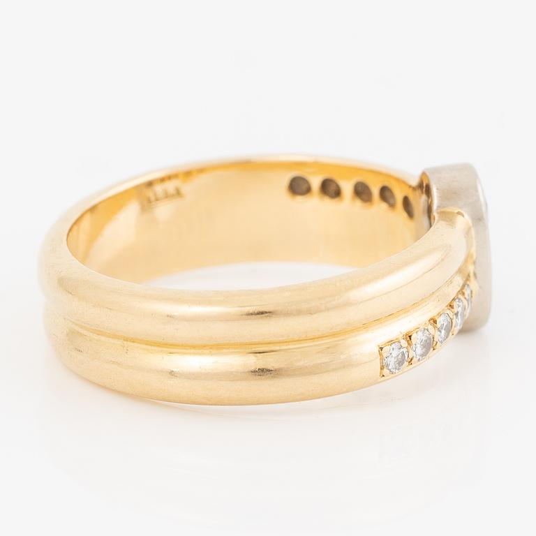 Ring, 18K gold with brilliant-cut diamonds.