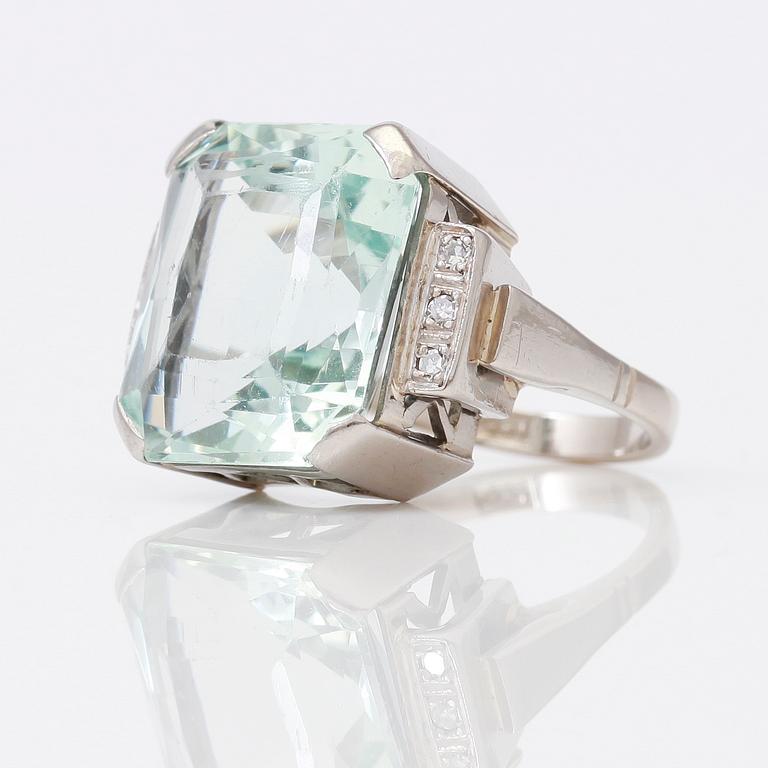 RING, akvamarin samt 6 diamanter.