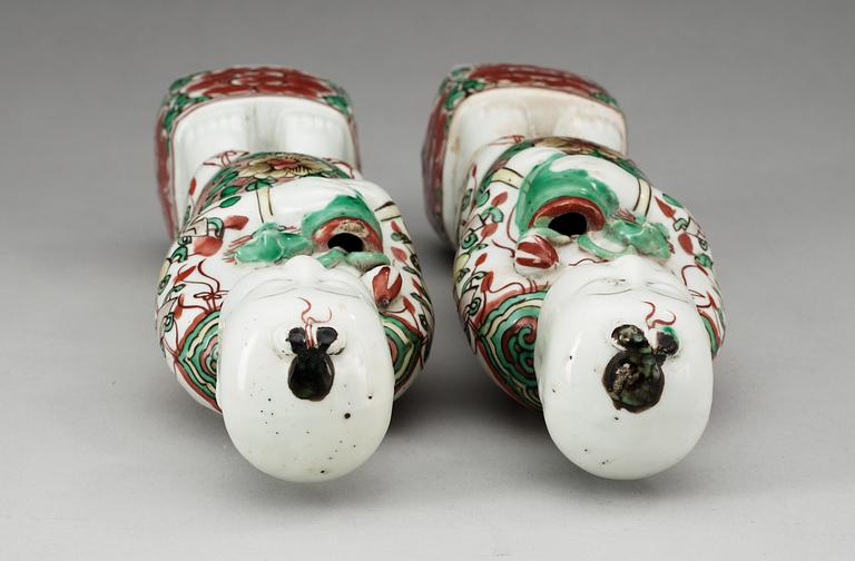 A pair of famille verte figures, Qing dynasty, Kangxi (1662-1722).