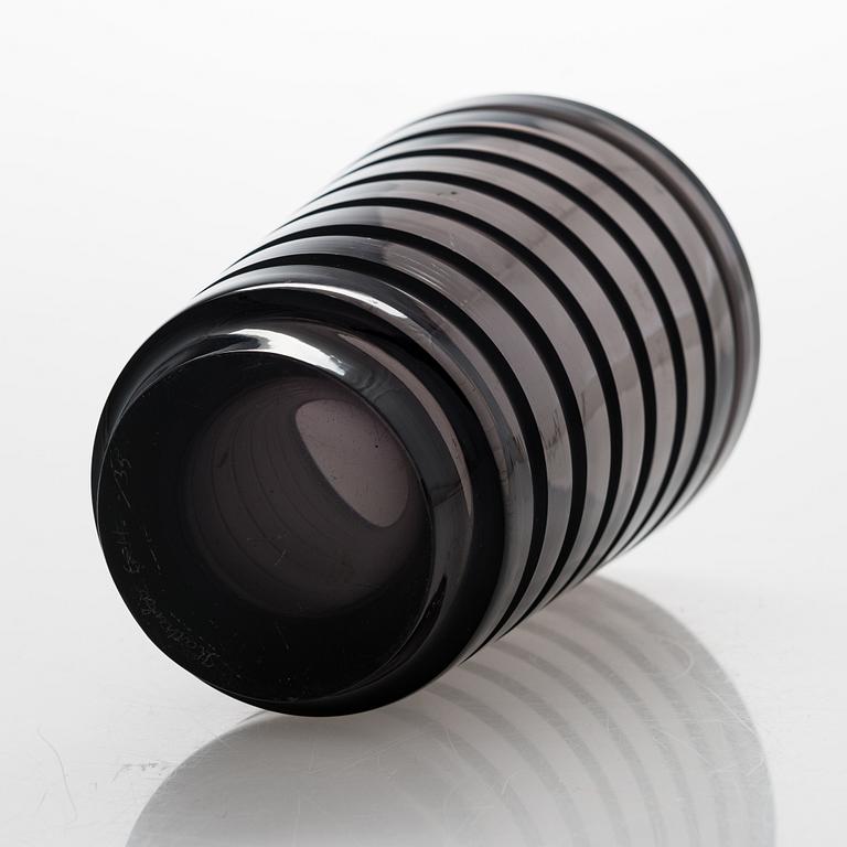 Göran Hongell, A glass vase signed Karhula G.H. -35.