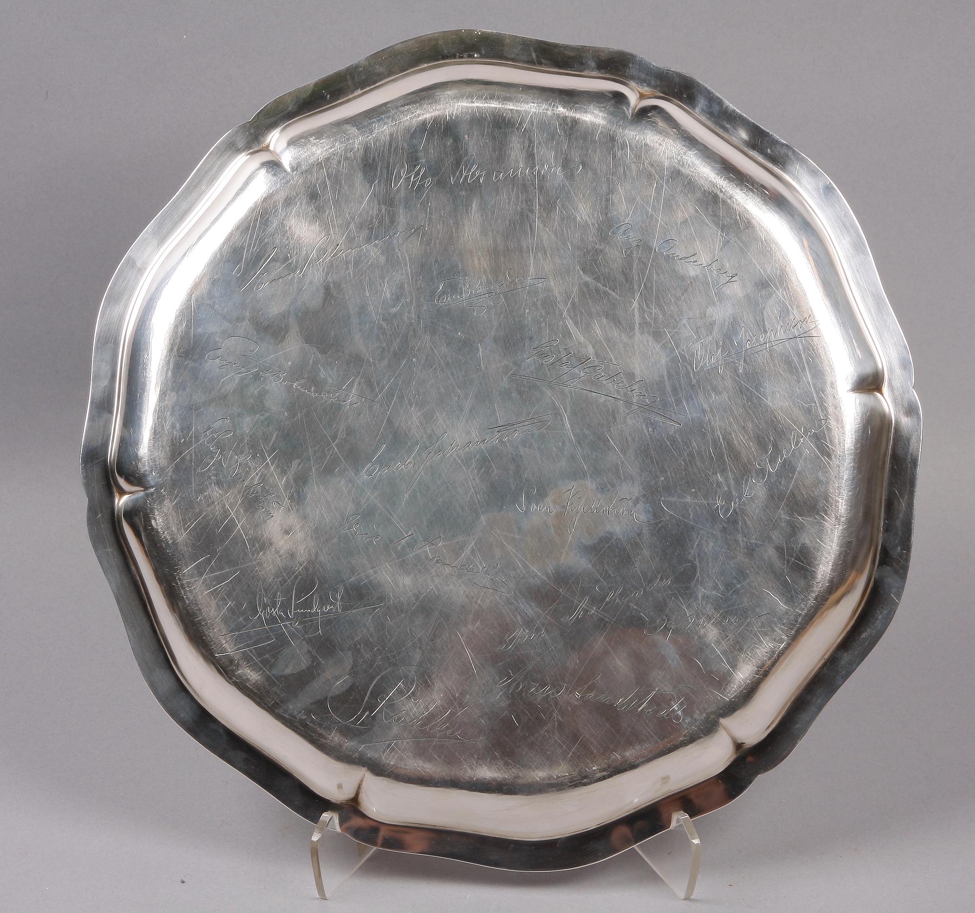 BRICKA, silver, importstämplar. 1900-tal.