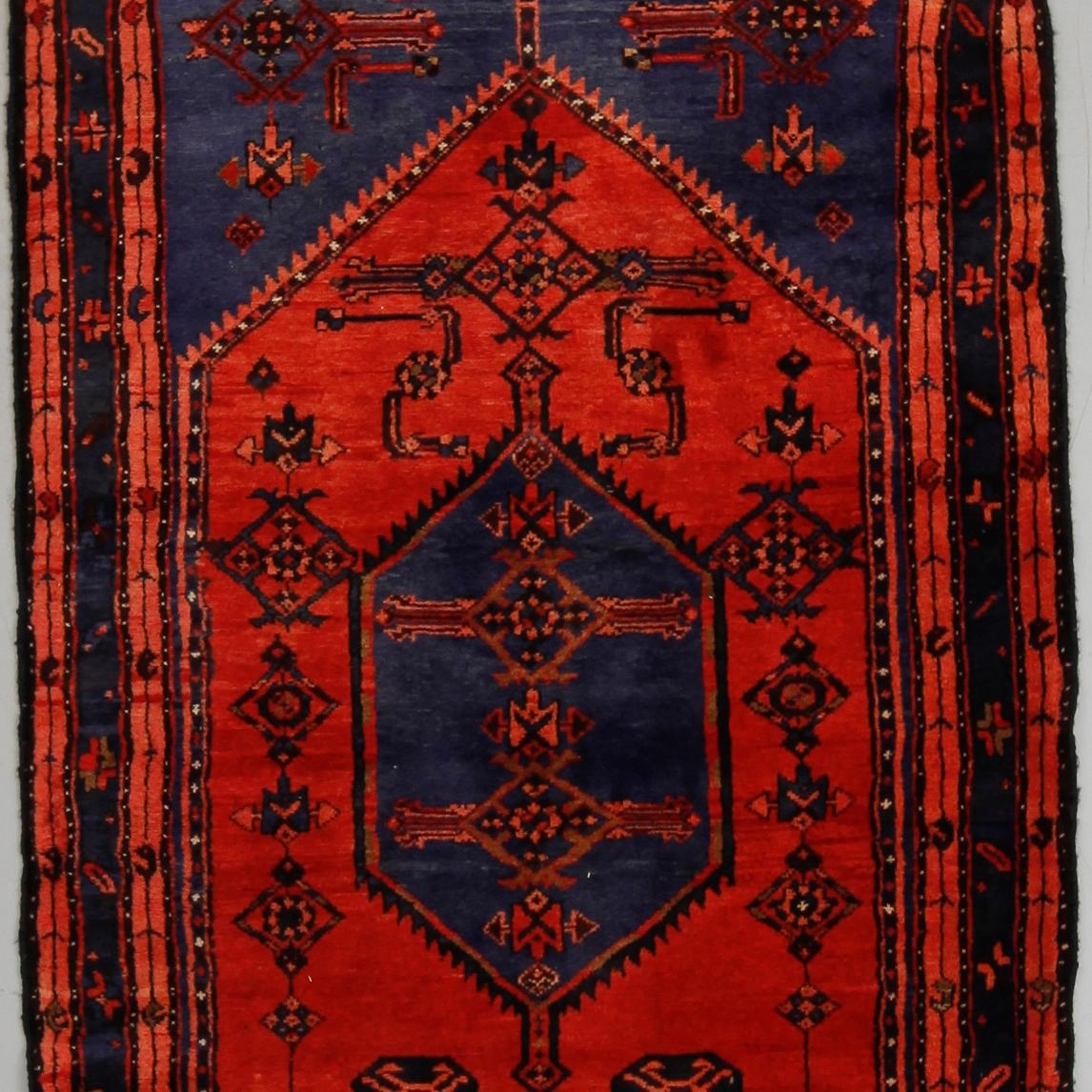 MATTA, Hamadan, ca 290 x 110 cm.
