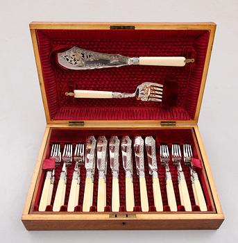 FISKBESTICK, 26 delar, nysilver, England, 1900-talets första hälft.