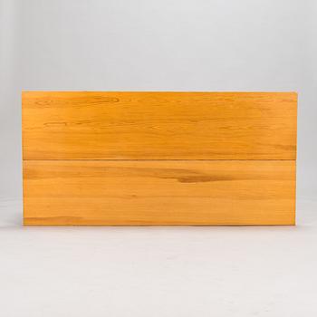 Ilmari Tapiovaara, pöytä kahdella penkillä, Laukaan puu.