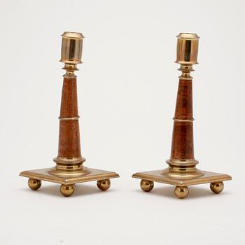 LJUSSTAKAR, ett par. Mässing. 1800/1900-tal.
