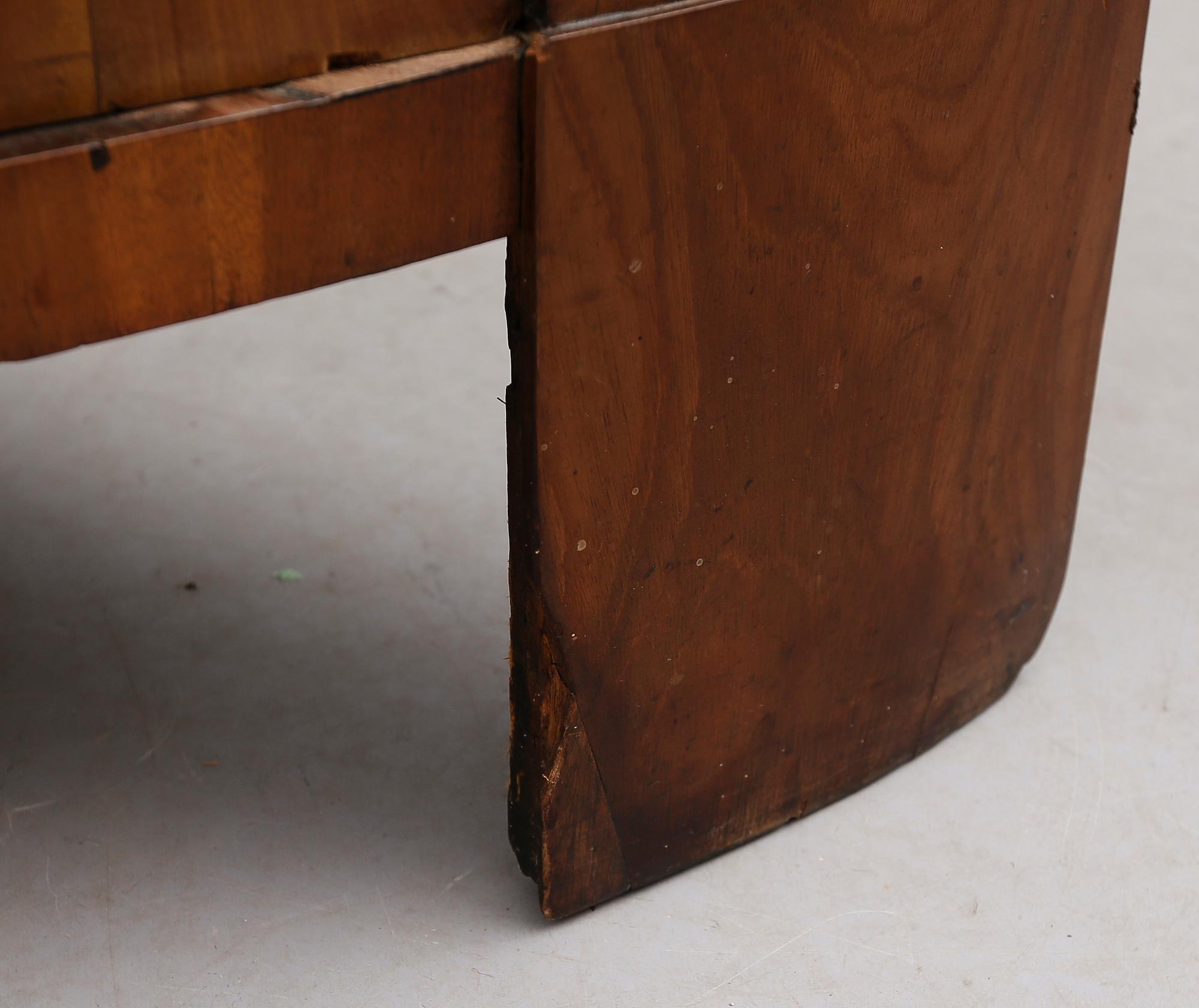 HÖRNSKÅP, 1800-talets mitt.