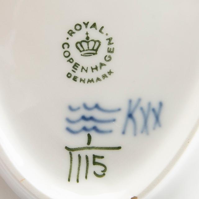 A set of 22 pcs of Musselmalet helbonde porcelain service.