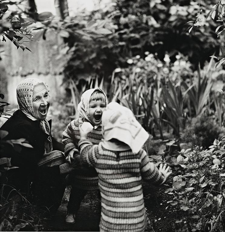 Antanas Sutkus, "My Twin Daughters with Aunt Elena, Salakas 1978".