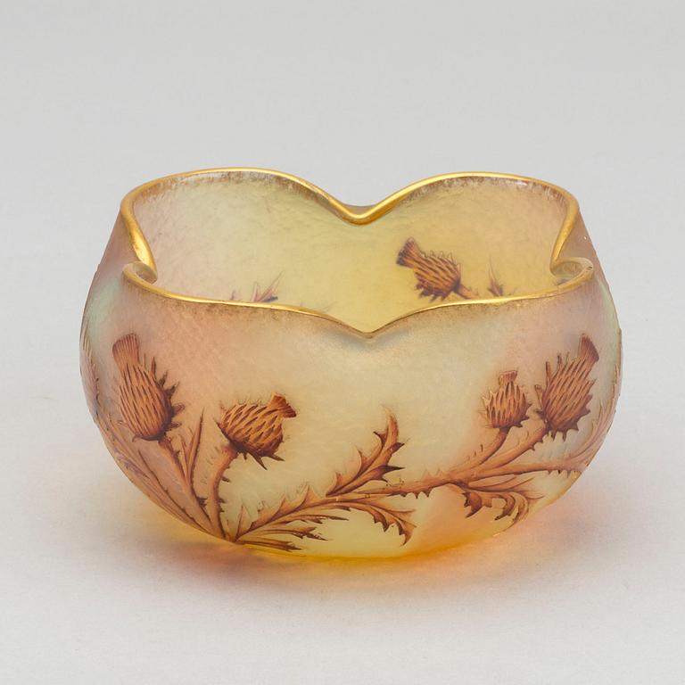 DAUM NANCY, a signed cameo Art Nouveau glass bowl.