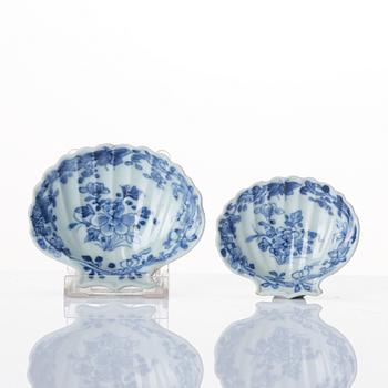 A set of seven 'Chinese Export' butter shells, Qing dynasty, Qianlong (1736-95).