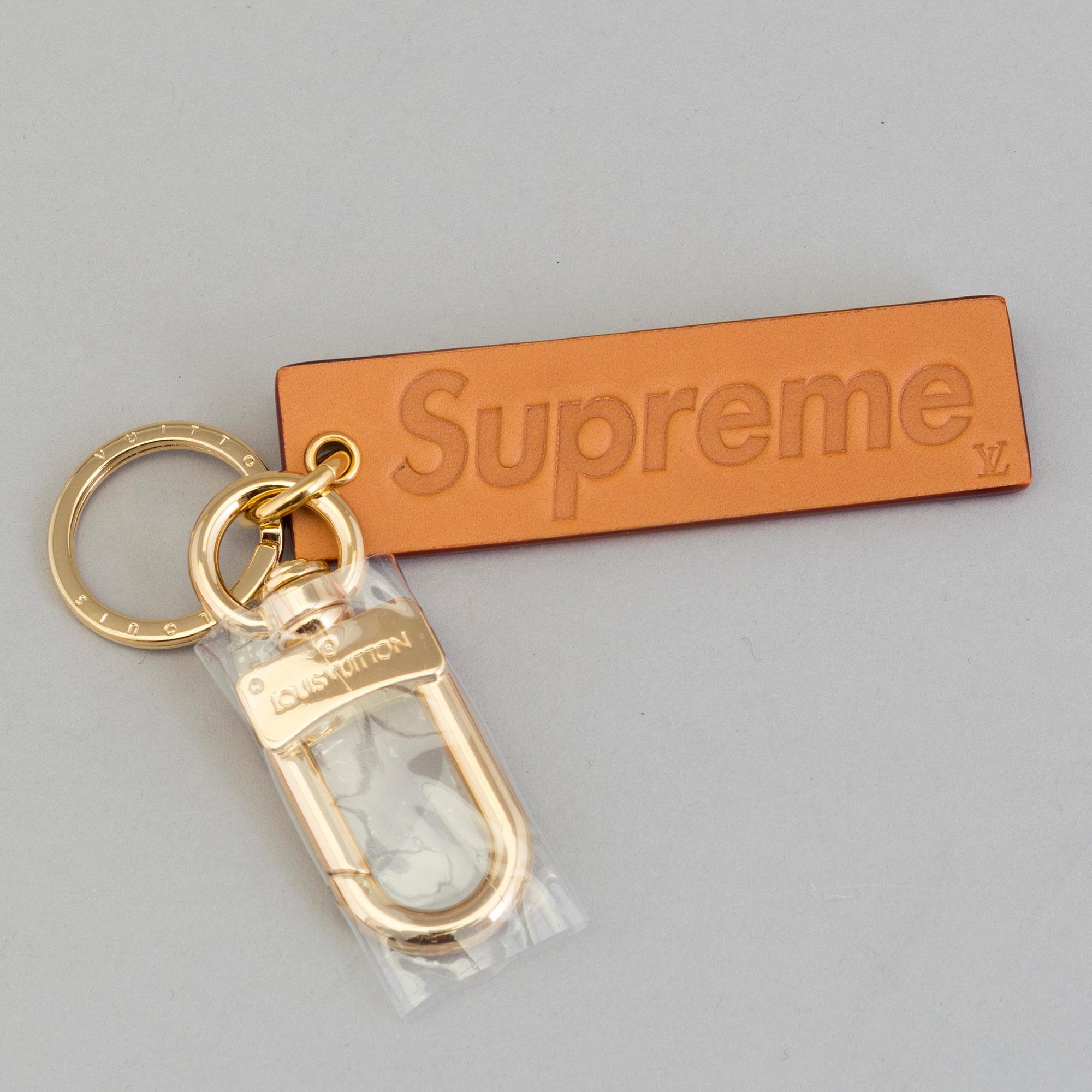 Louis vuitton x supreme leather keychain new arrivals