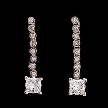 A pair of 18K whitegold earrings with princess-  and brilliantcut diamonds approx 1.26 ct in total.