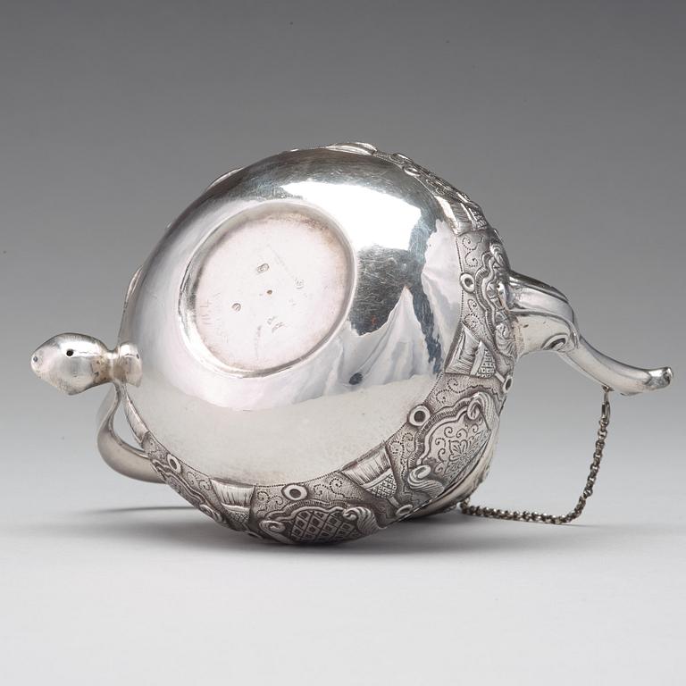 A Dutch 18th century silver tea-pot, mark possibly of Abraham Marshoorn, Amsterdam (1722-1754).