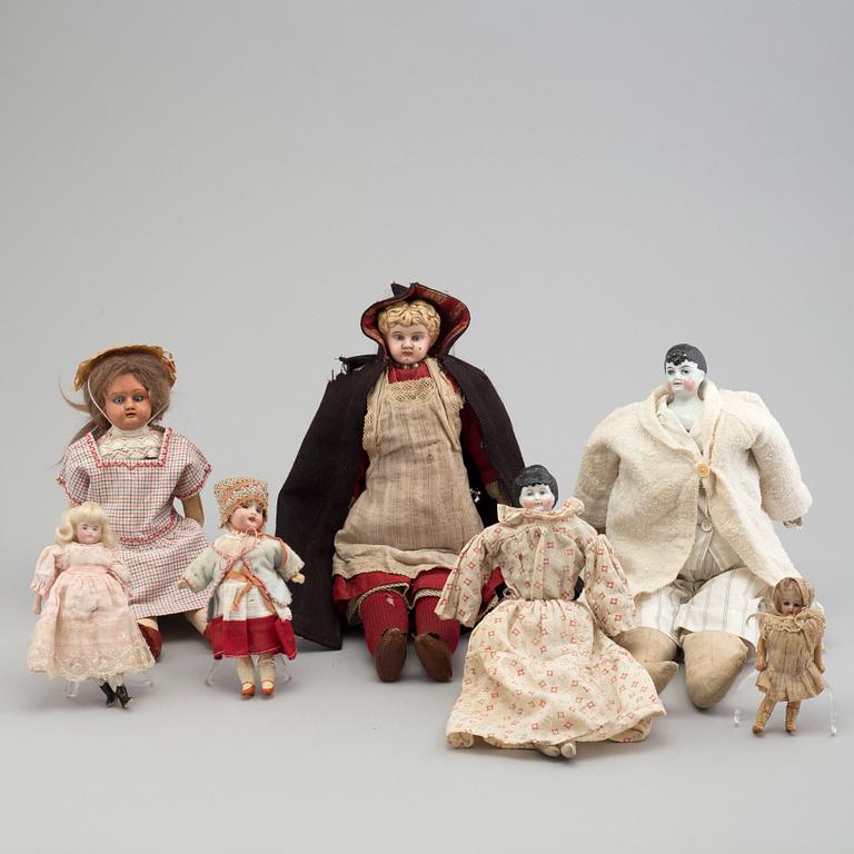 7 dolls, 18th/19th century.