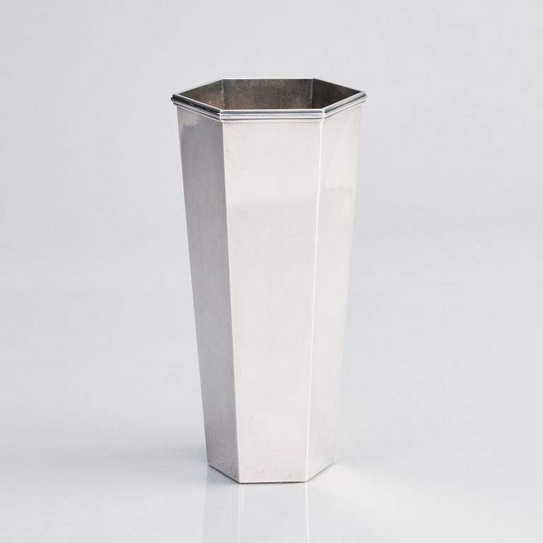 Wiwen Nilsson, a sterling silver beaker, Lund 1963.