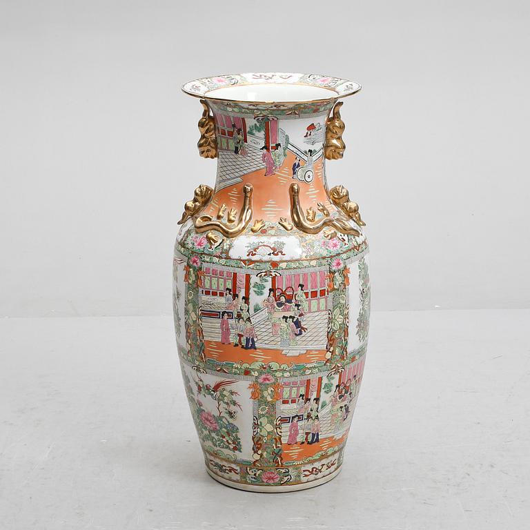 GOLVURNA, porslin, Kina, Kanton, 1900-tal.