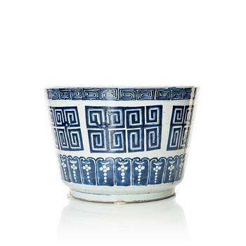 1100. A blue and white flower pot, Qing dynasty, 19th Century.