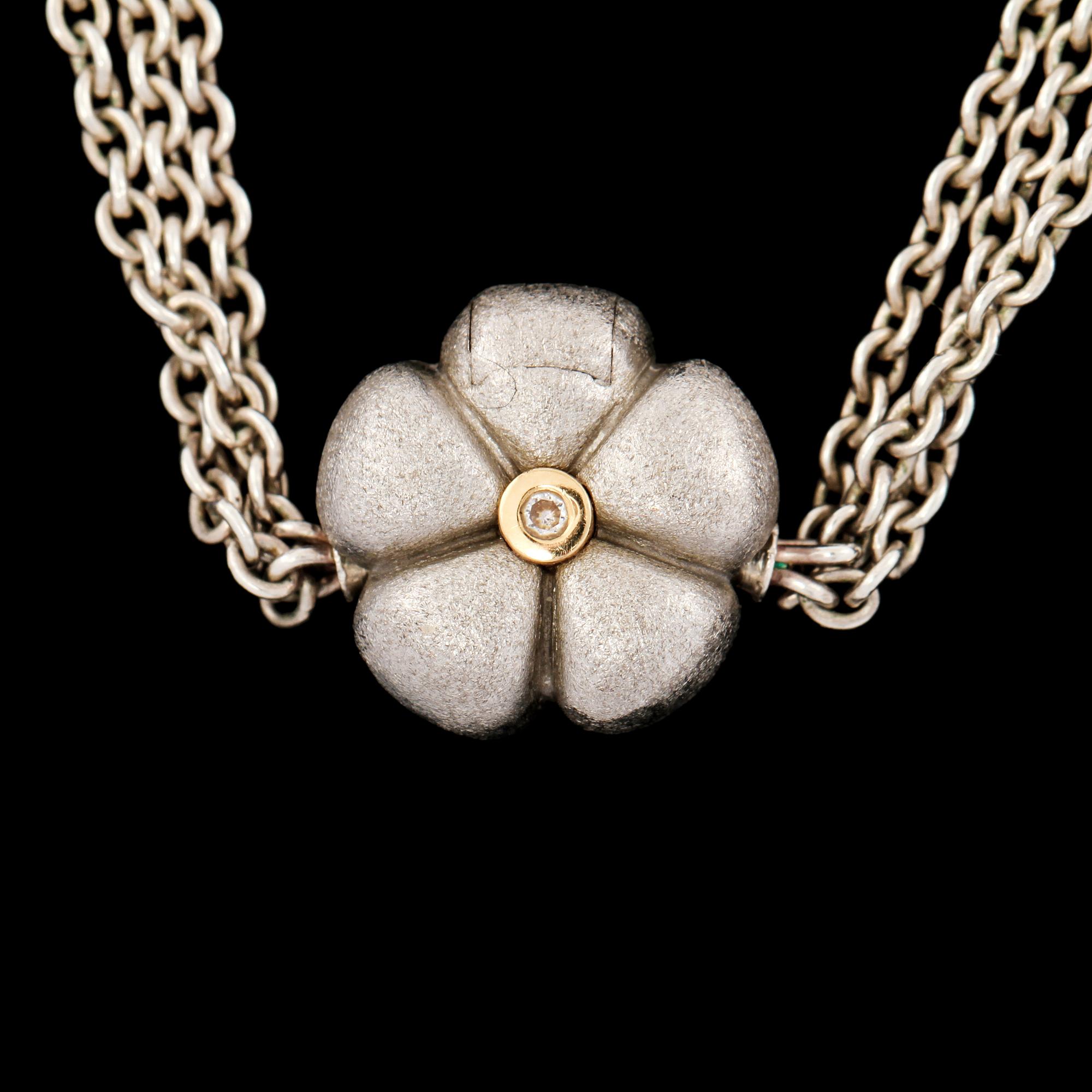 COLLIER, silver, 18k guld samt 2 briljantslipade diamanter, troligtvis Charlotte Lynggaard för Ole Lynggaard. Vikt 17g.