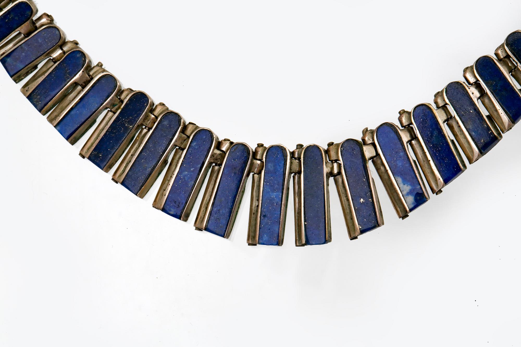 Lapis lazuli and sodalite jewellery, 1 ring and 2 necklaces, silver and White metal.