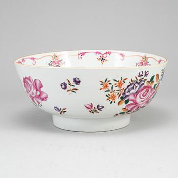 A famille rose punch bowl, Qing dynasty, Qianlong (1736-95).