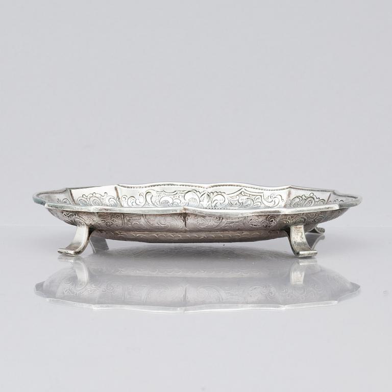 A tray/plate, silver, unidentified makers mark, Moscow 1720s.