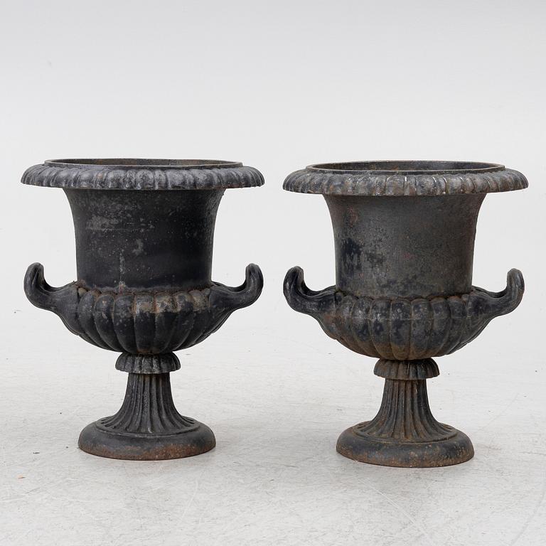 Garden urns, a pair, first half of the 20th century.