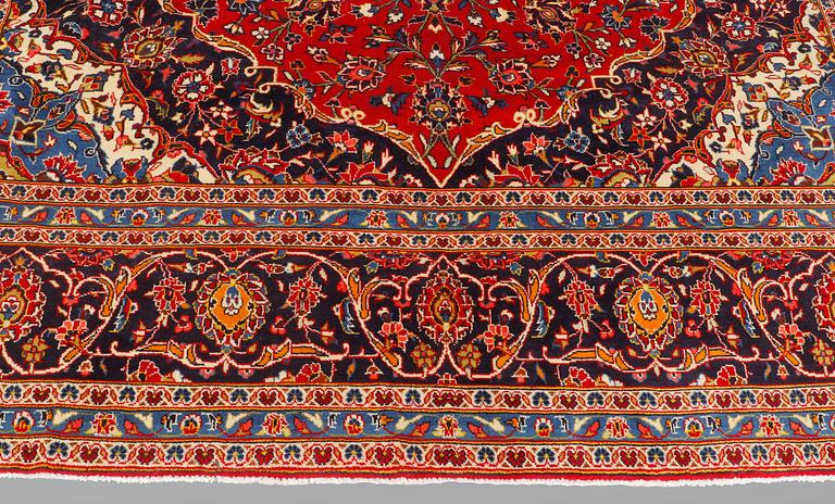 A carpet, Kashan, ca 435 x 293 cm.