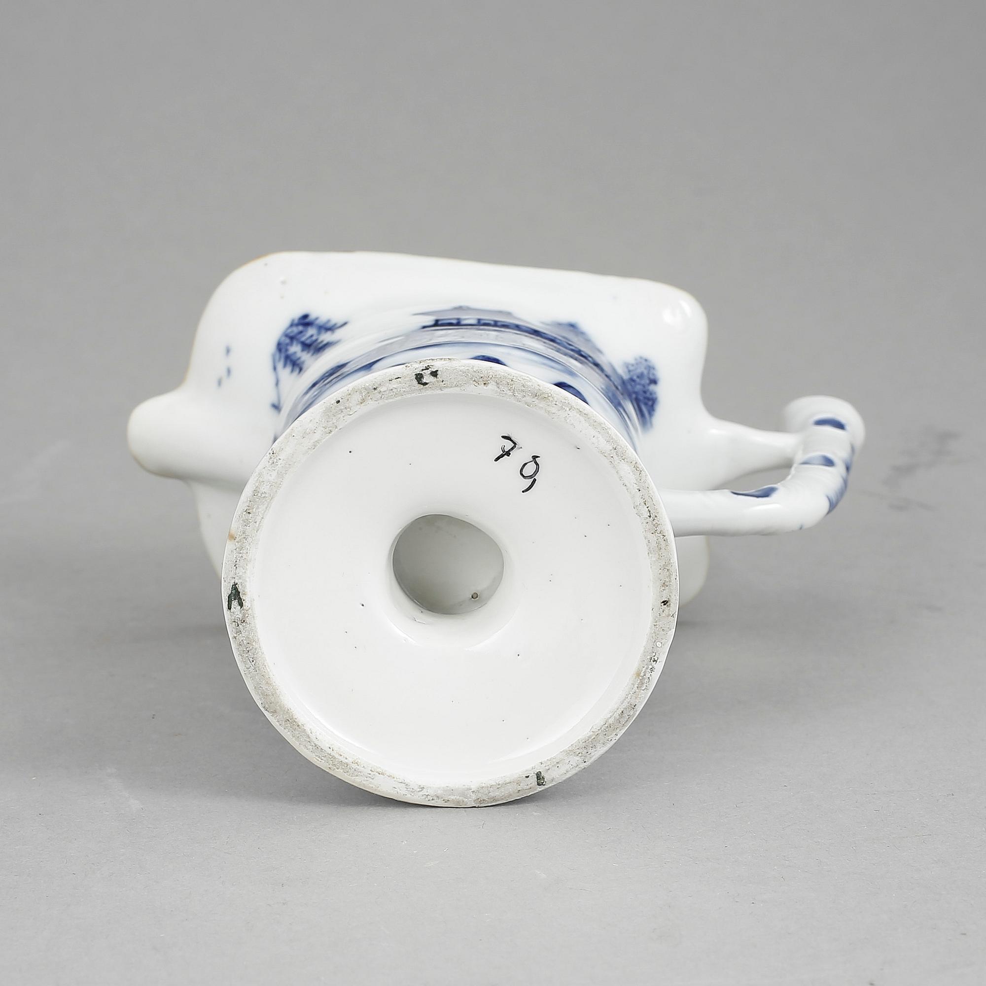 GRÄDDKANNA, porslin, Qingdynastin, Jiaqing (1796-1820).