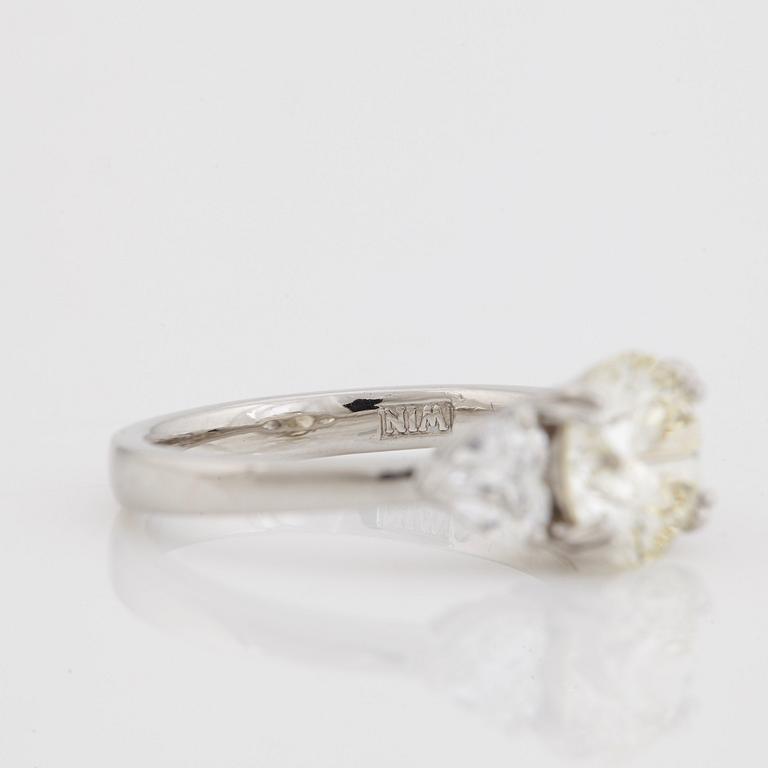 A brilliant- and heart cut diamond ring.