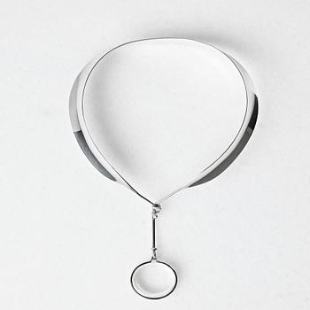 85. Vivianna Torun Bülow-Hübe, halsring med hänge, Georg Jensen, Köpenhamn, sterling.