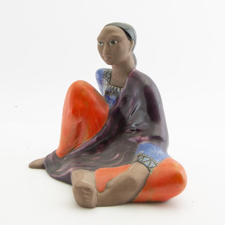 Mari Simmulson, figurine of a seated woman.