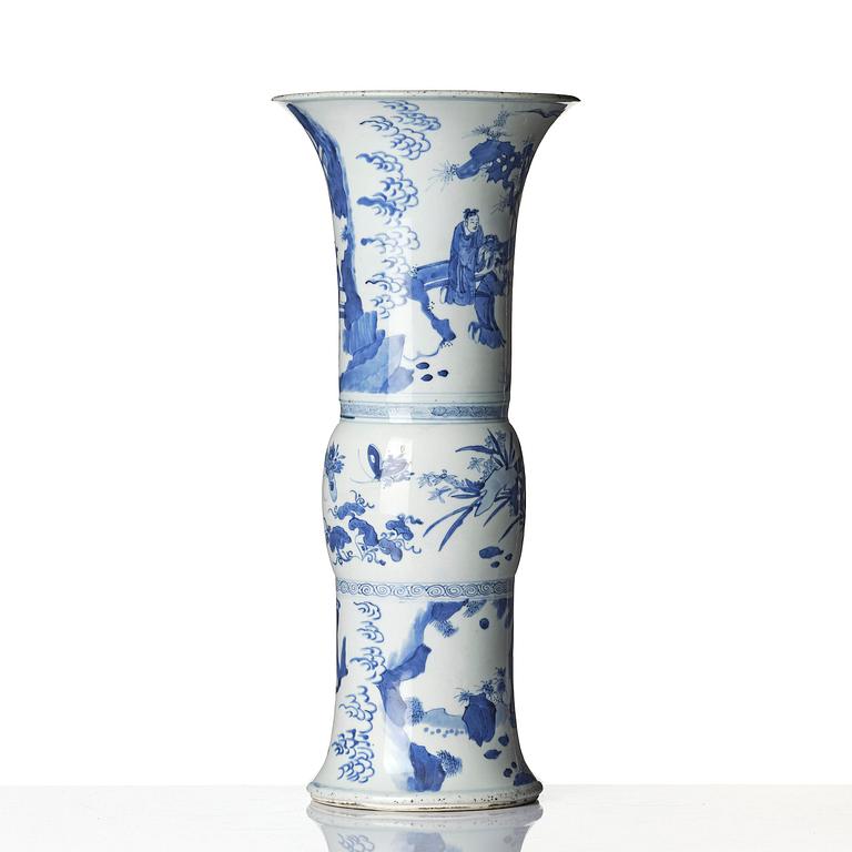 A large blue and white 'figural' yenyen vase, Qing dynasty, Kangxi (1662-1722).