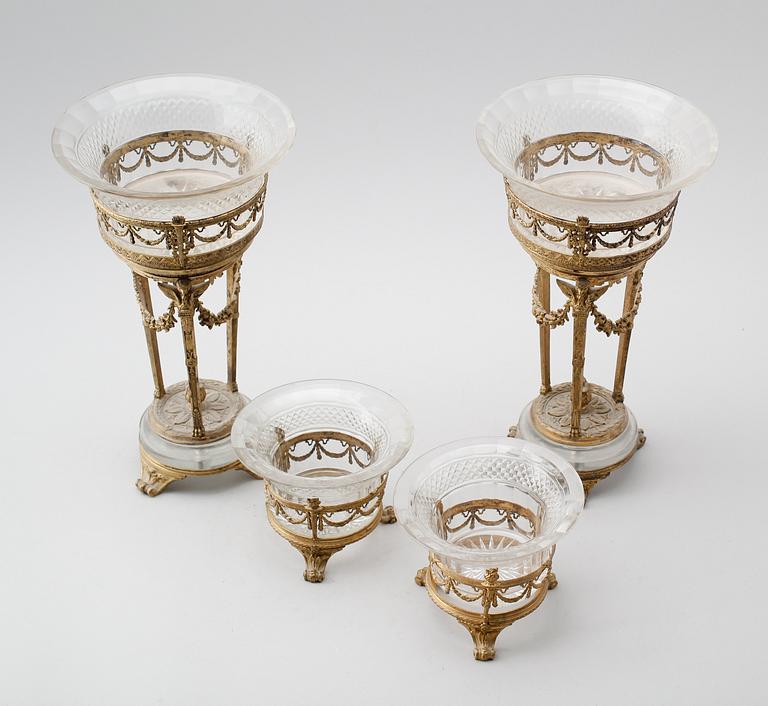 SKÅLAR, 4 st, förgylld metall och glas, Louis Seizestil, omkring år 1900.