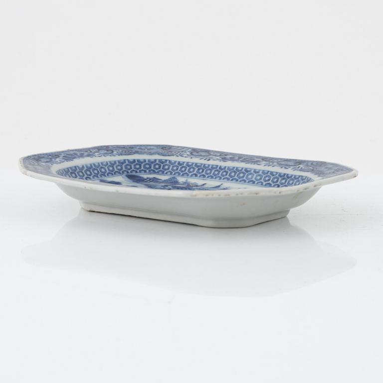 A blue and white butter dish, China, Qianlong (1736-95).