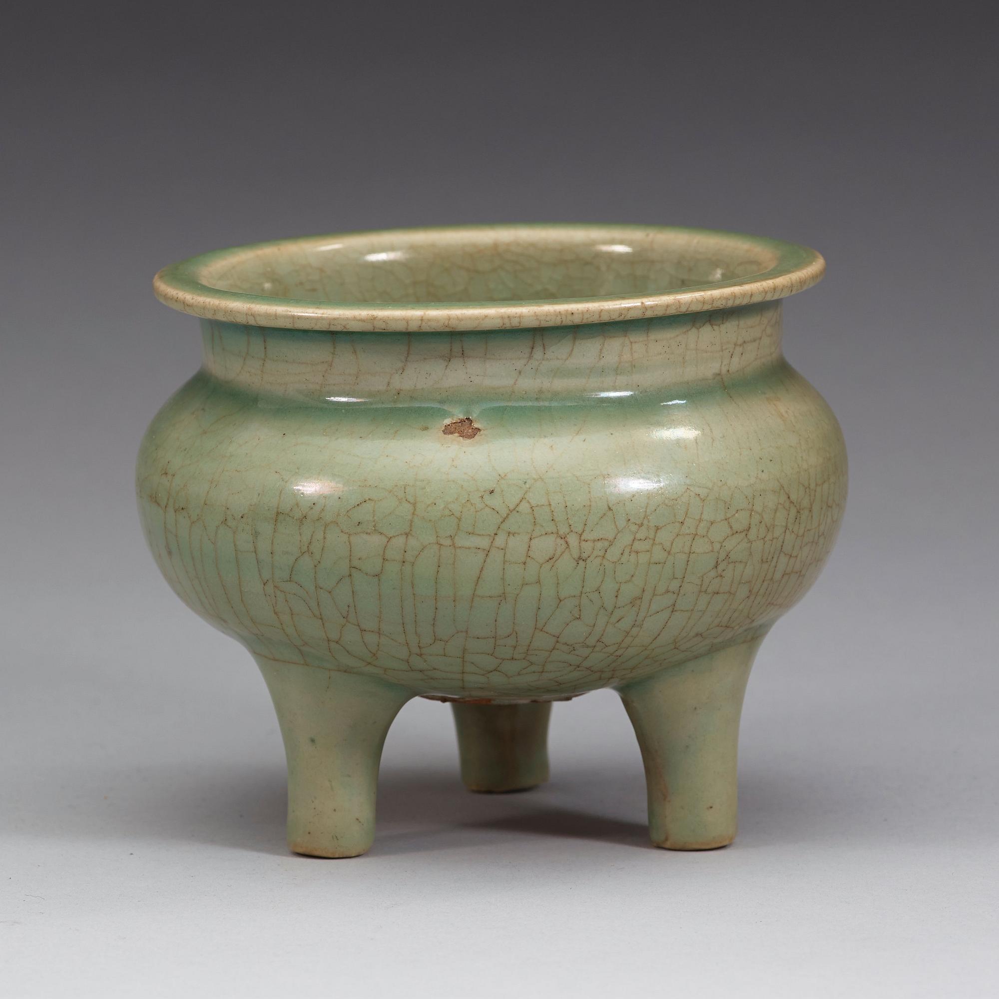 A celadon tripod censor, Qing dynasty (1644-1912).