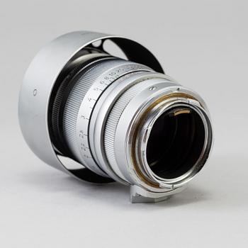 A chrome Leica Summarex f=8,5 cm 1:1,5 lens no 1008826 designed by av Max Berek, Ernst Leitz, Wetzlar . 1943-1960.