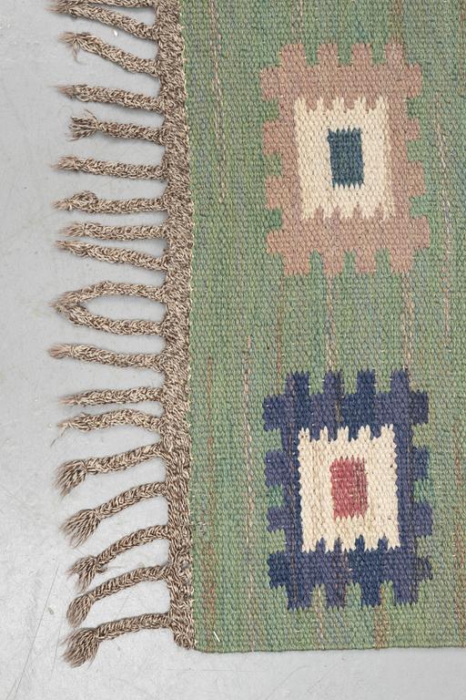 Märta Måås-Fjetterström, a carpet, "Grön äng", flat weave, ca 291 x 207 cm, signed AB MMF.