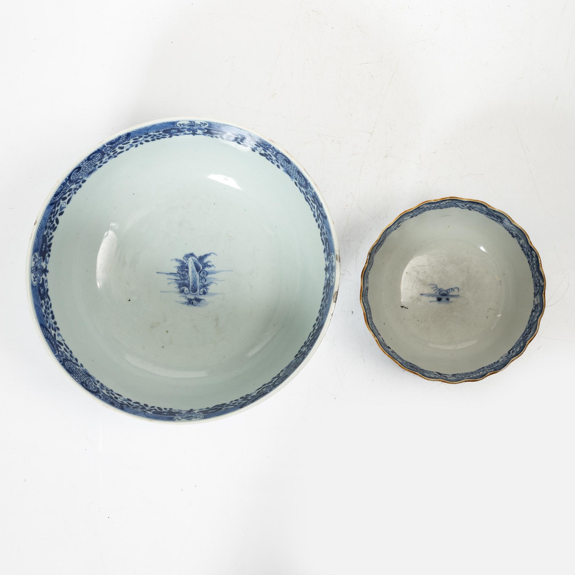 A set of five Chinese export porcelain bowls, Qing dynasty, Qianlong (1736-95).