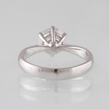 RING, 18K vitguld med briljantslipad diamant 2.00 ct. Vikt 4,7 gram.