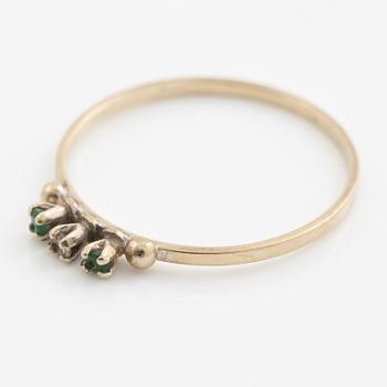 Ringar, 2 stycken, 18K guld med små smaragder och diamanter.