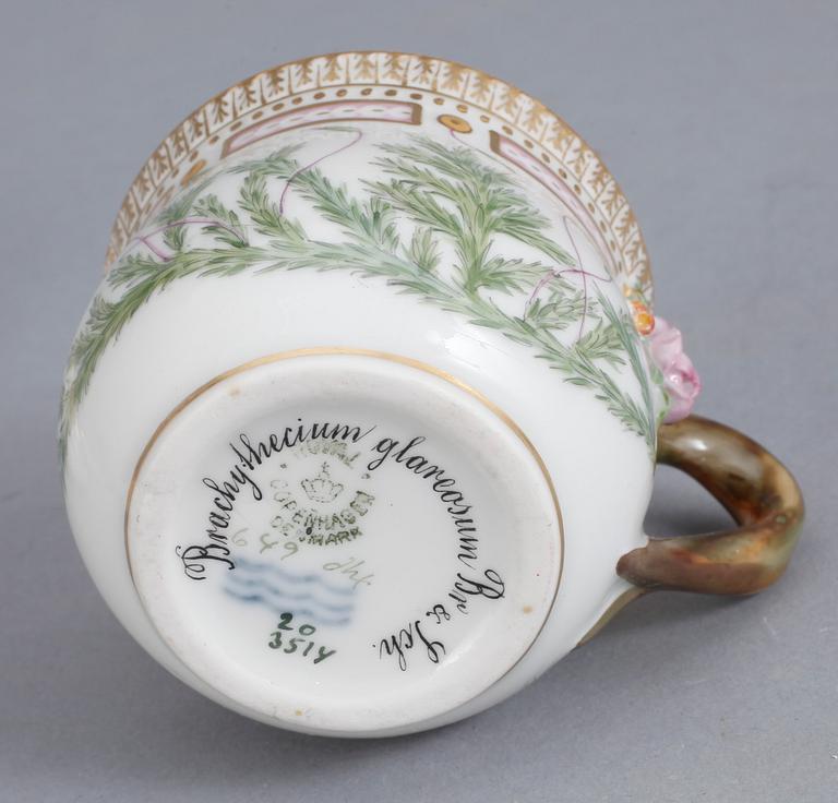 CREMEKOPPAR med FAT, porslin, 2 st, Flora Danica, Royal Copenhagen, Danmark.
