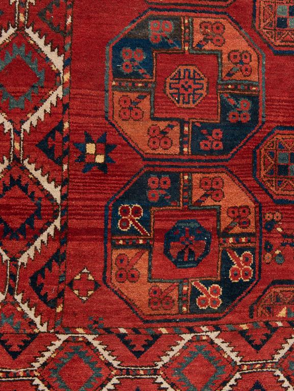 MATTO, Antique Ersari, ca 235,5 x 197 cm. (as well as  4-14,5 cm flat weave at the ends).