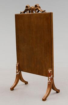 BRASSKÄRM, gustaviansk stil, 1900-talets andra hälft.