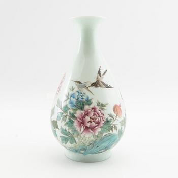 Vase China 20th century eggshell porcelain.