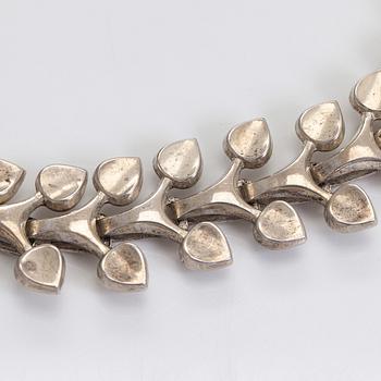 Anton Michlesen, a sterling silver necklace.