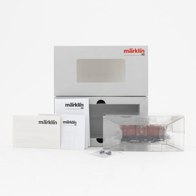 Märklin, two electrical locomotives, model no 36335 and 36337, gauge H0, in boxes.